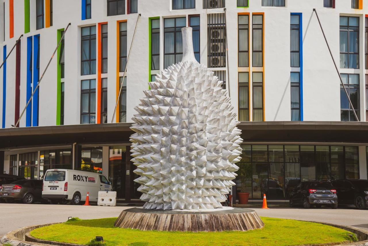 Roxy Hotel Serian Экстерьер фото