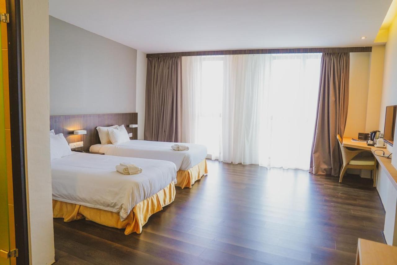 Roxy Hotel Serian Экстерьер фото