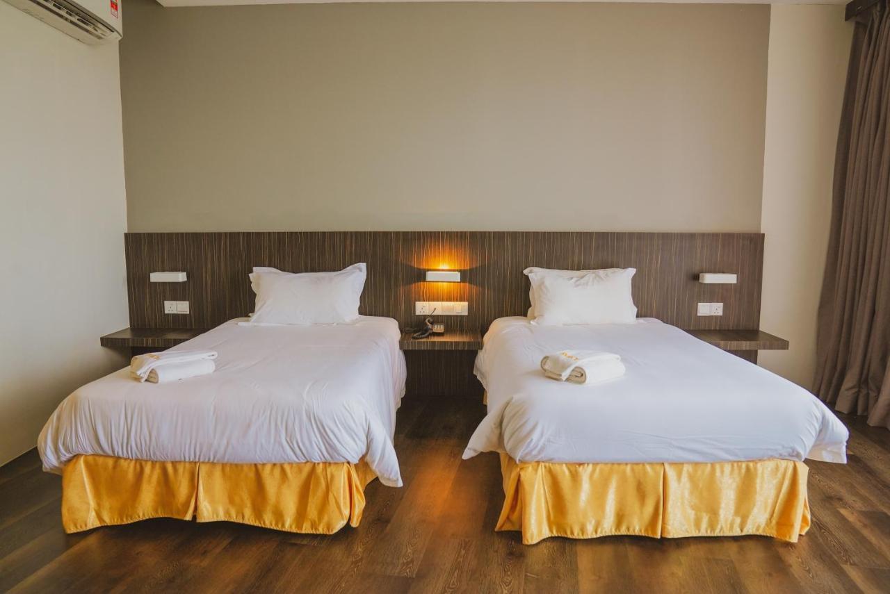 Roxy Hotel Serian Экстерьер фото