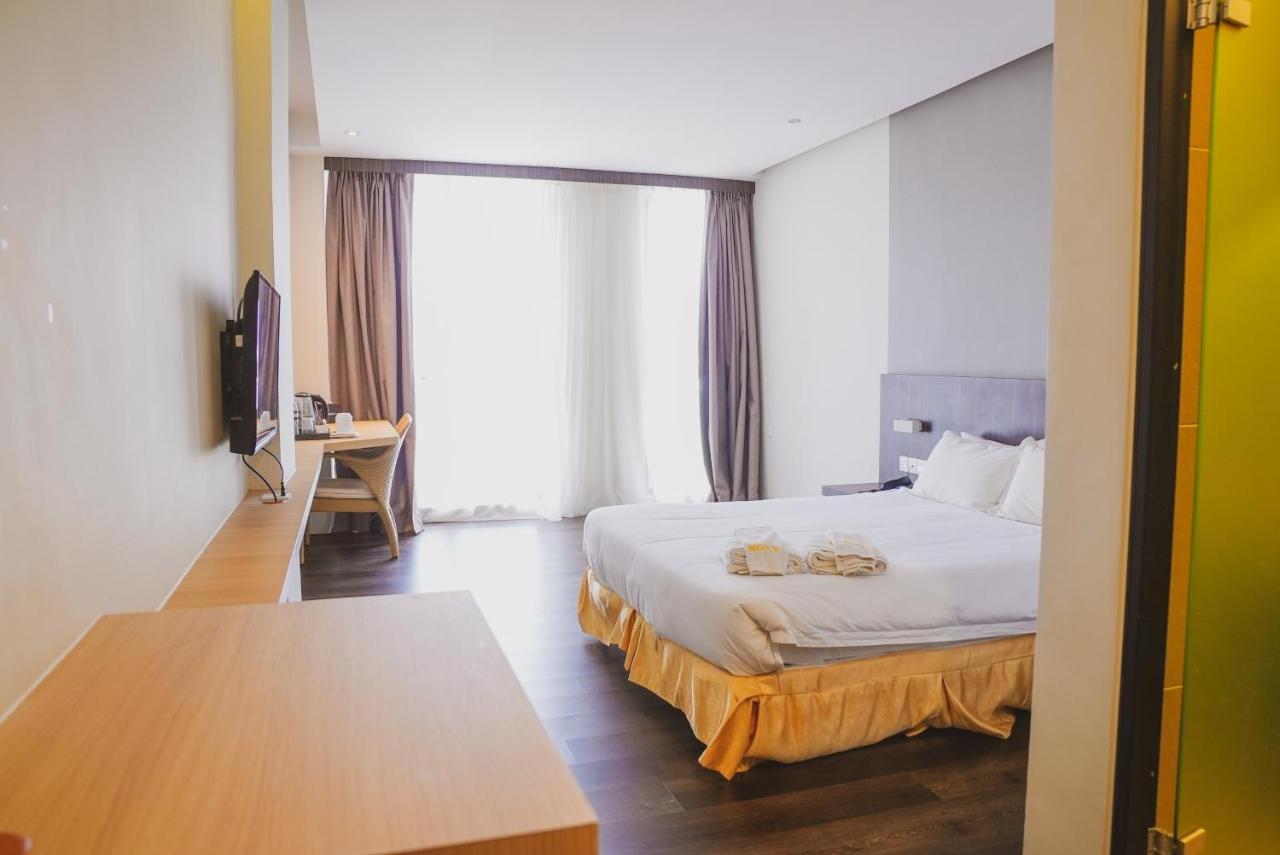 Roxy Hotel Serian Экстерьер фото