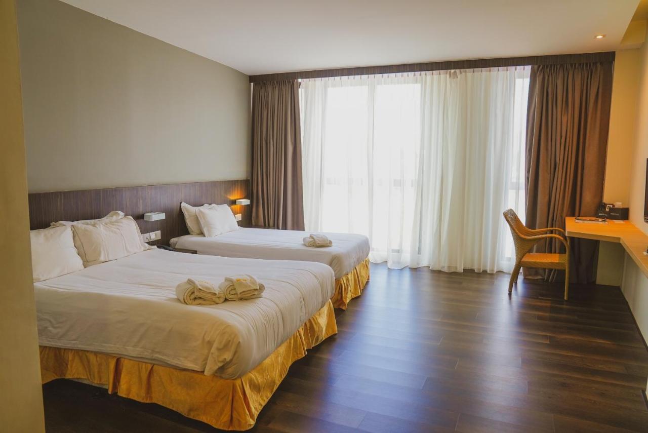 Roxy Hotel Serian Экстерьер фото