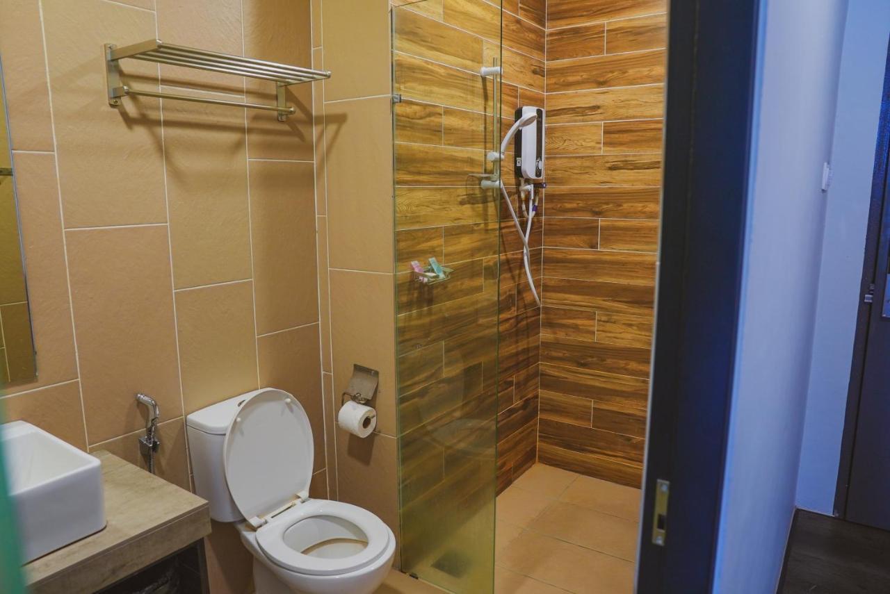 Roxy Hotel Serian Экстерьер фото