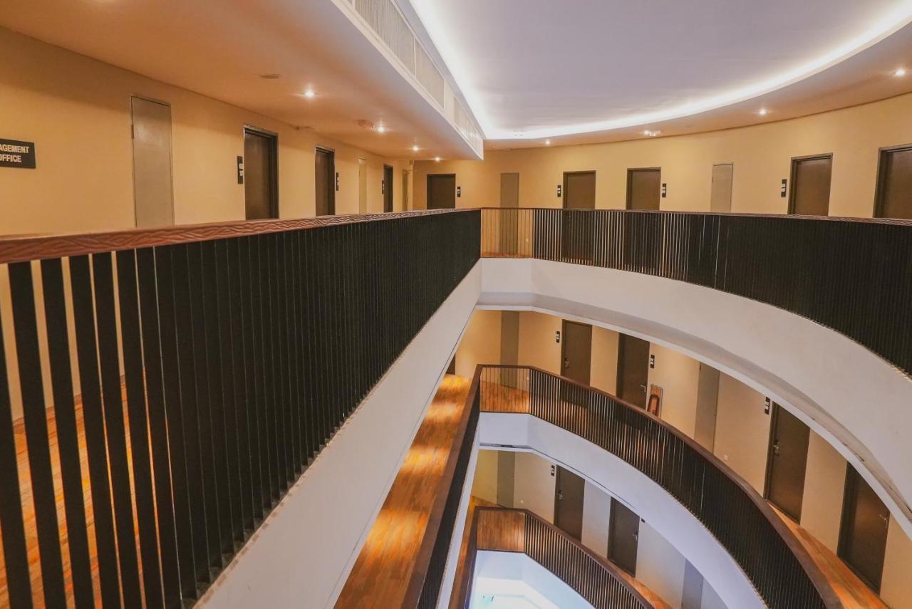 Roxy Hotel Serian Экстерьер фото