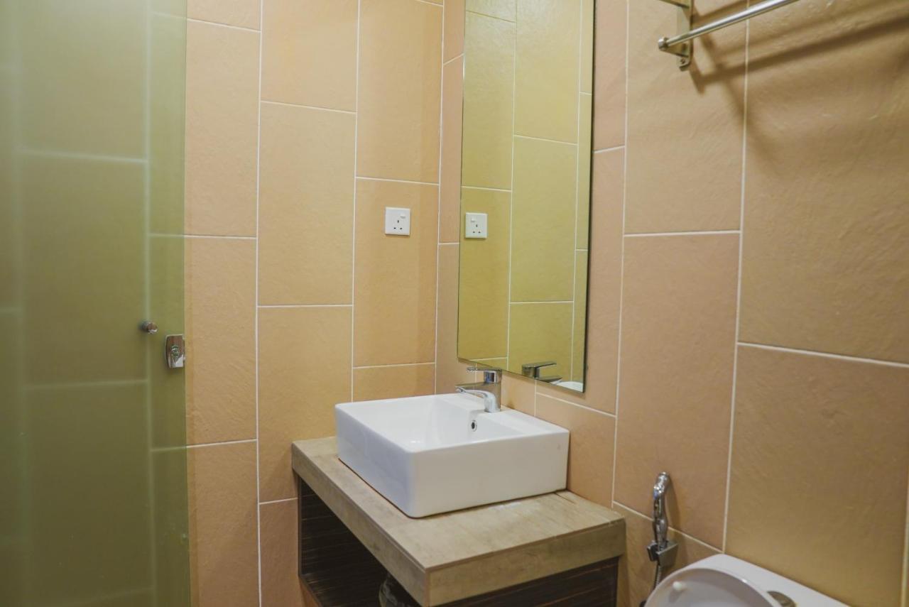 Roxy Hotel Serian Экстерьер фото