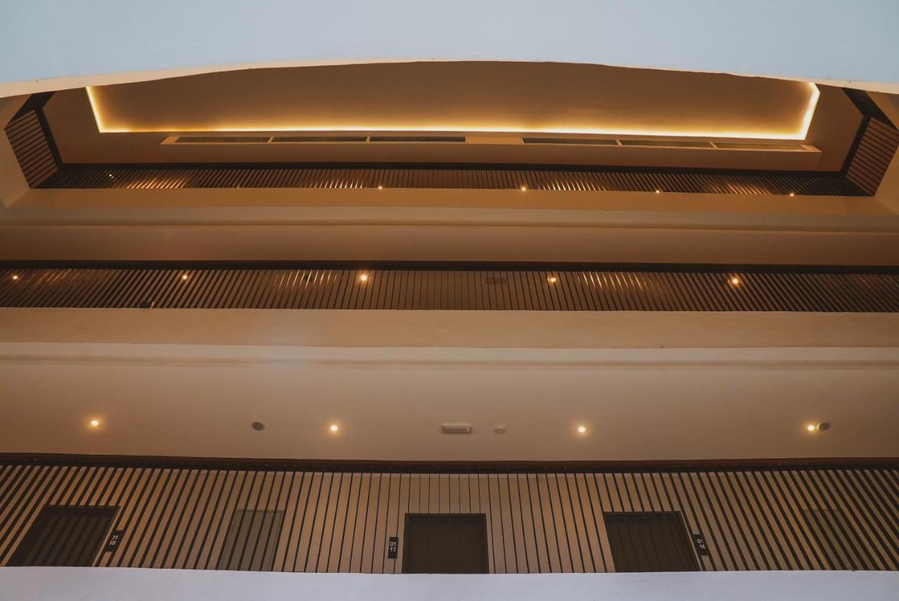 Roxy Hotel Serian Экстерьер фото