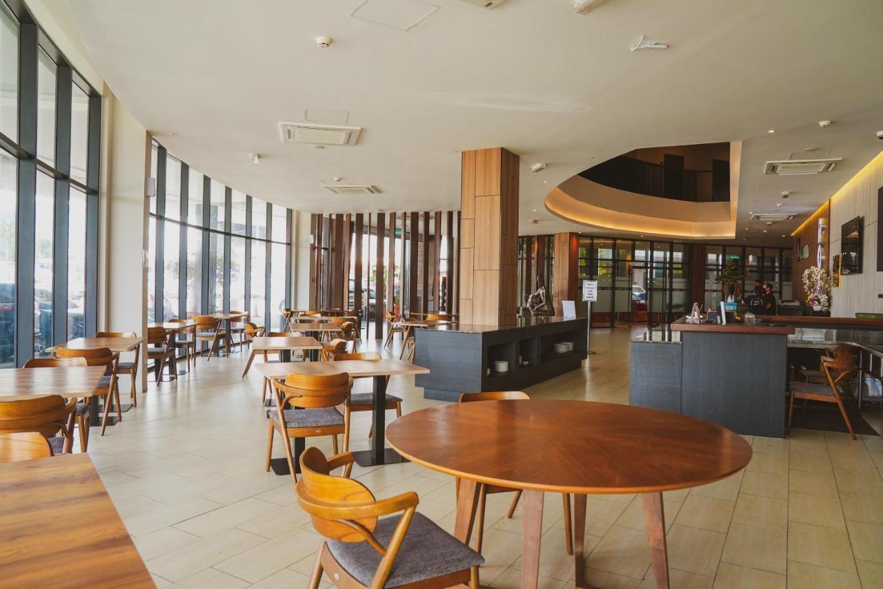 Roxy Hotel Serian Экстерьер фото