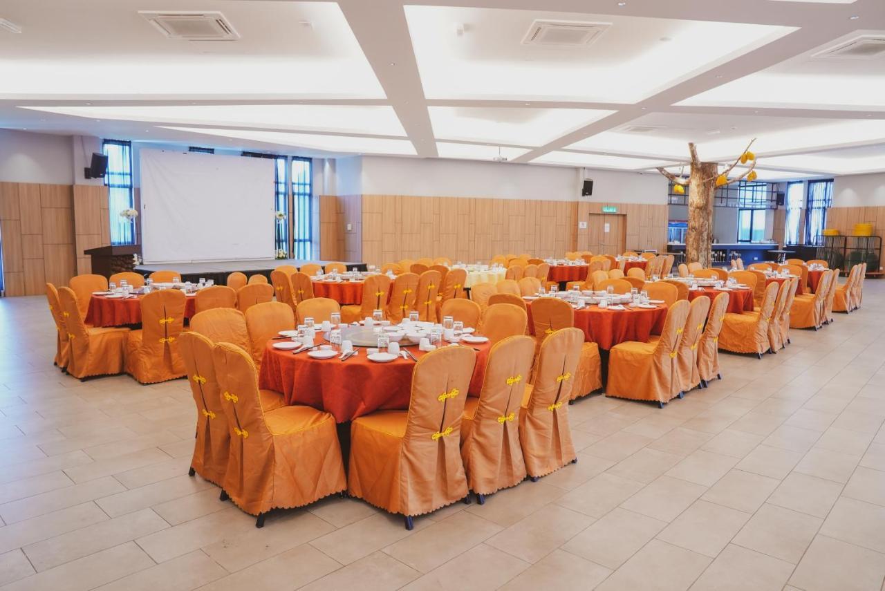 Roxy Hotel Serian Экстерьер фото