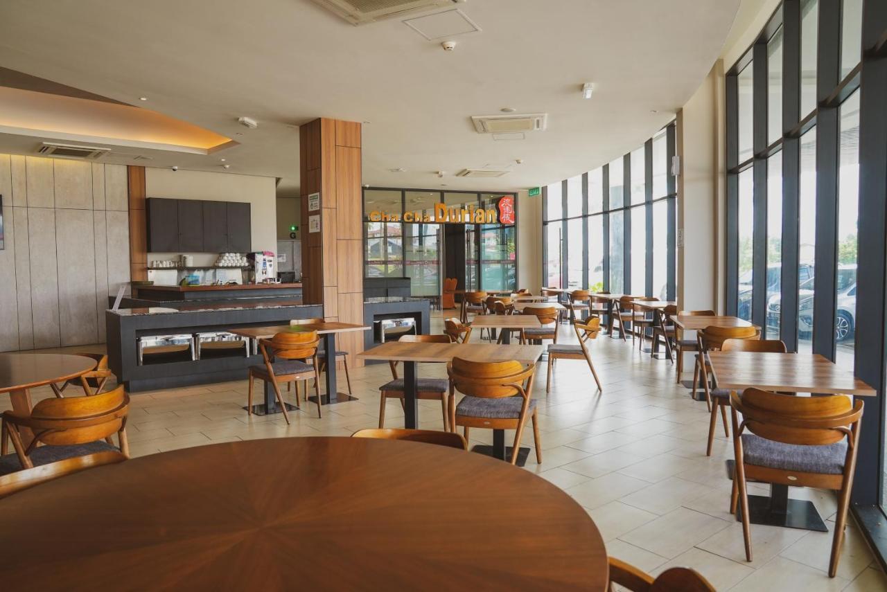Roxy Hotel Serian Экстерьер фото