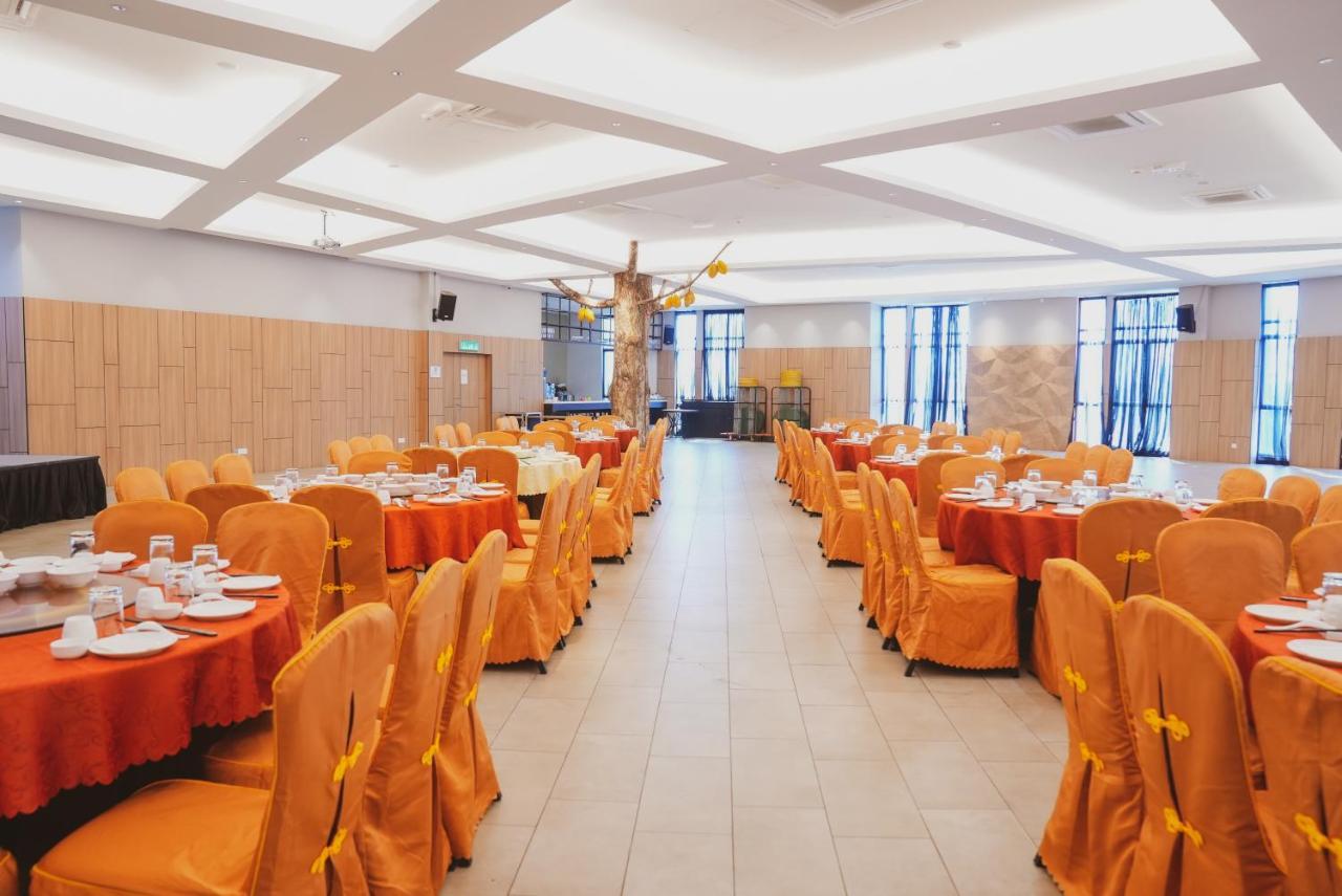 Roxy Hotel Serian Экстерьер фото