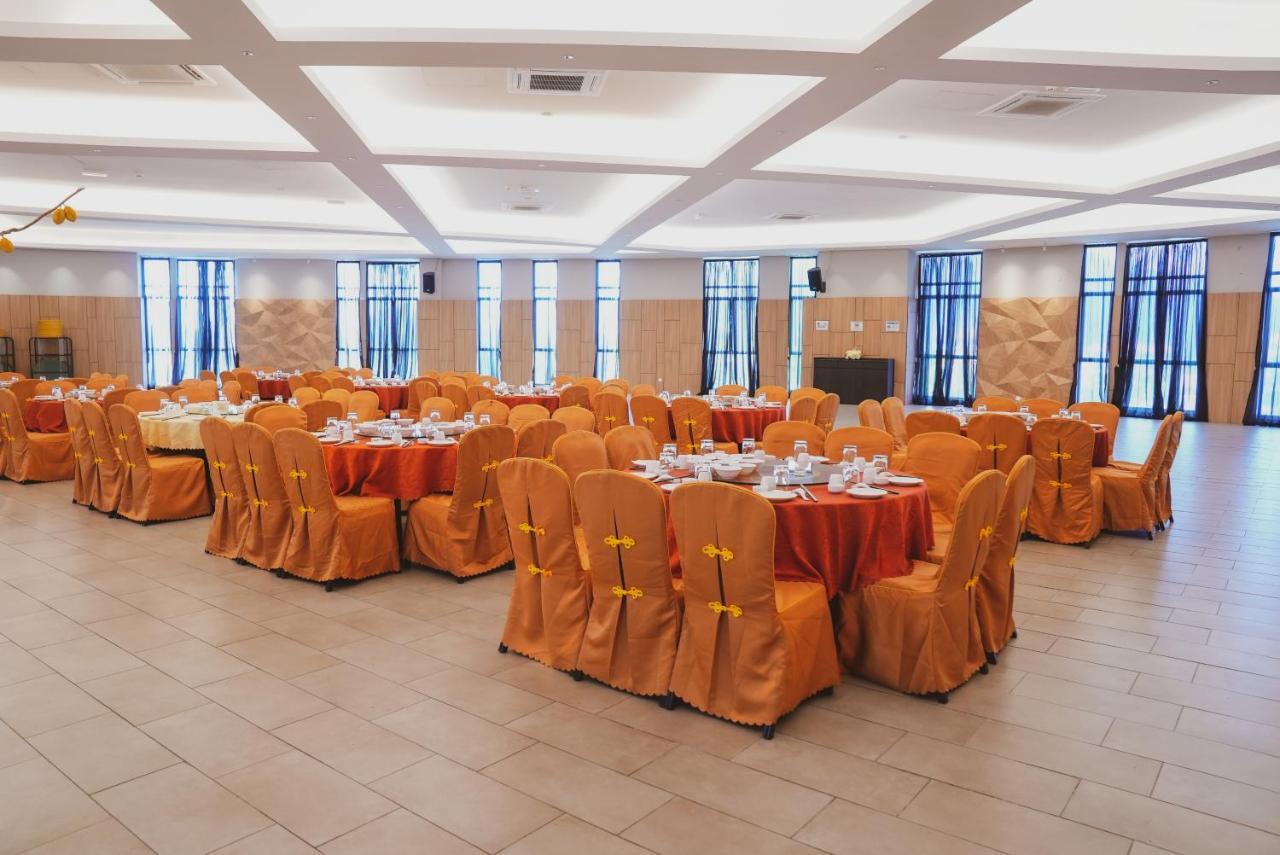 Roxy Hotel Serian Экстерьер фото