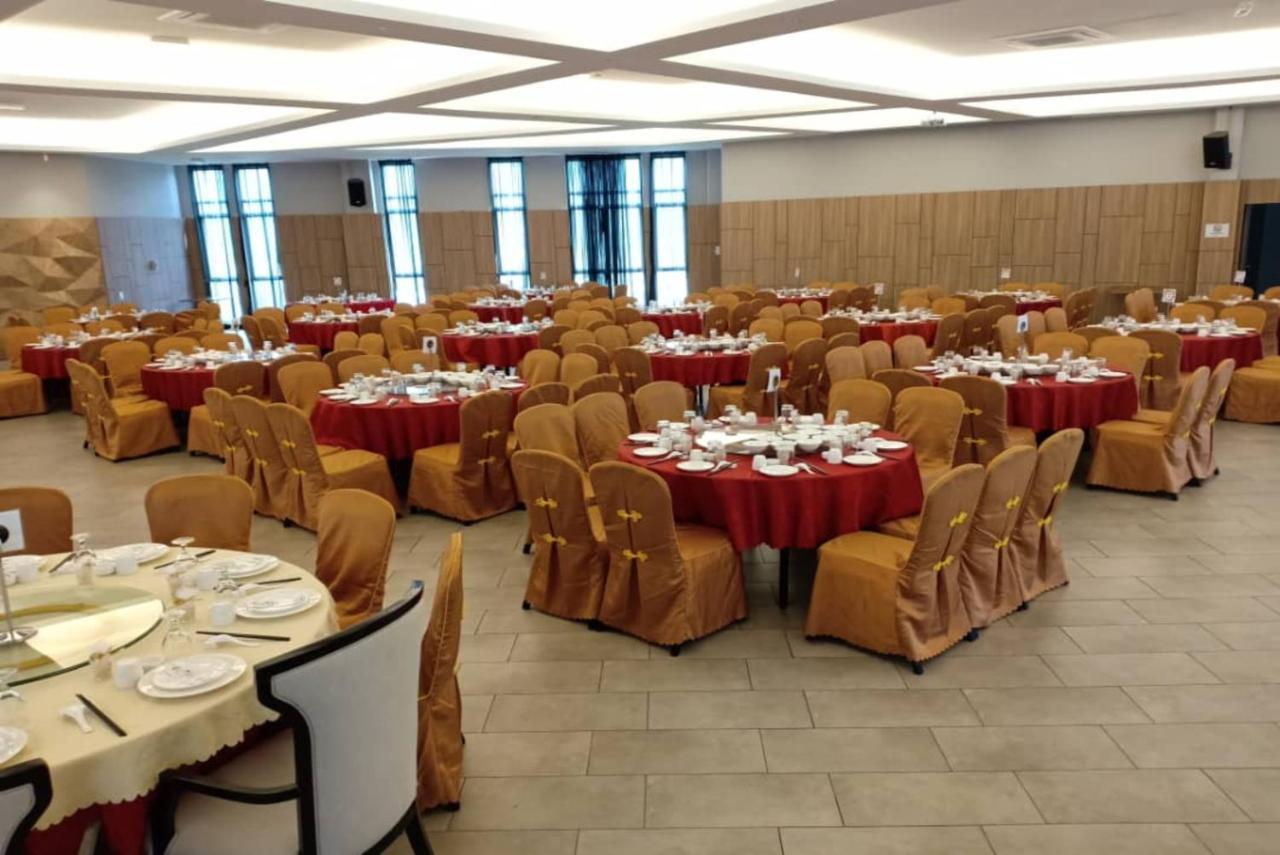 Roxy Hotel Serian Экстерьер фото