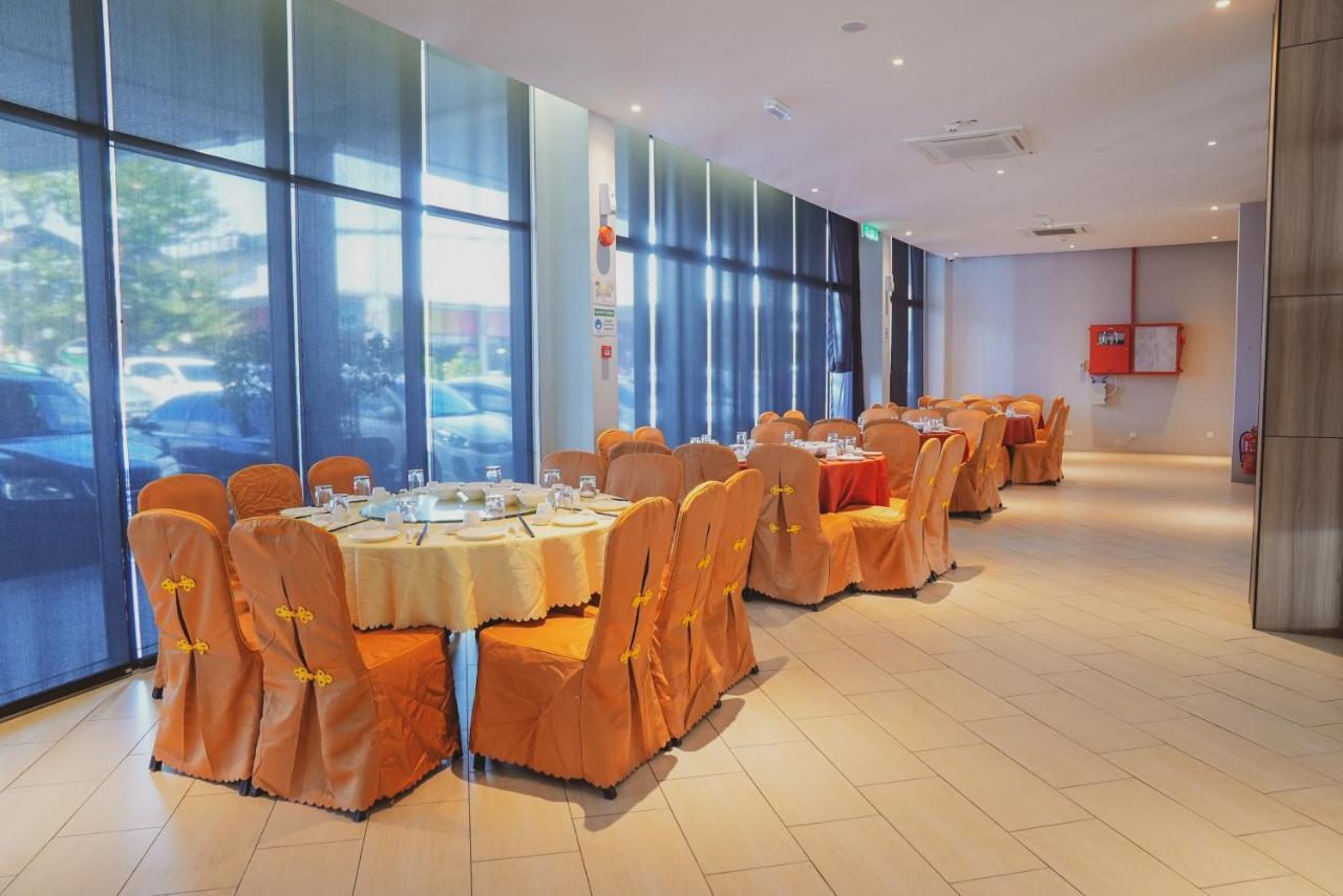Roxy Hotel Serian Экстерьер фото