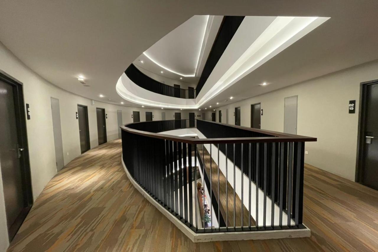 Roxy Hotel Serian Экстерьер фото