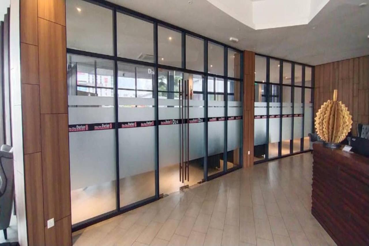 Roxy Hotel Serian Экстерьер фото