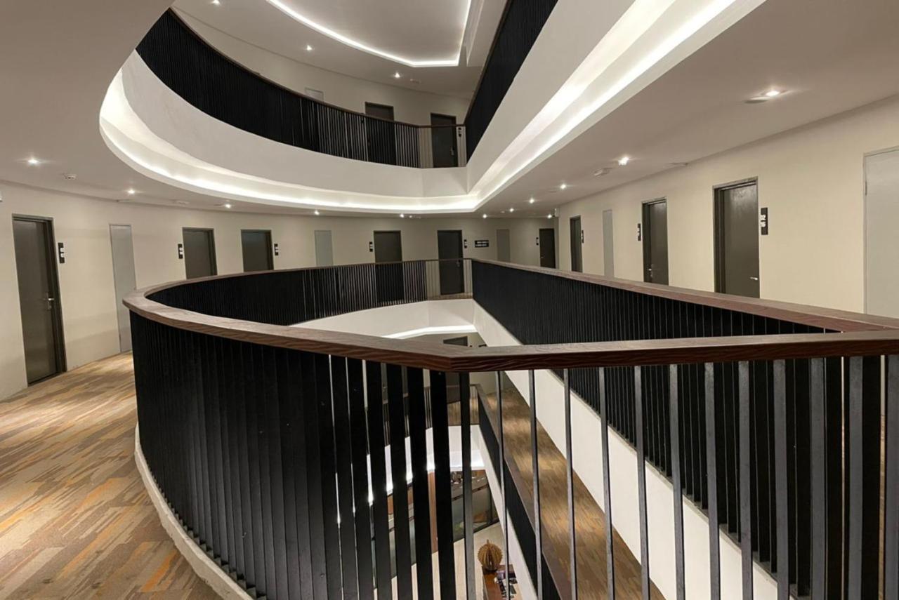 Roxy Hotel Serian Экстерьер фото