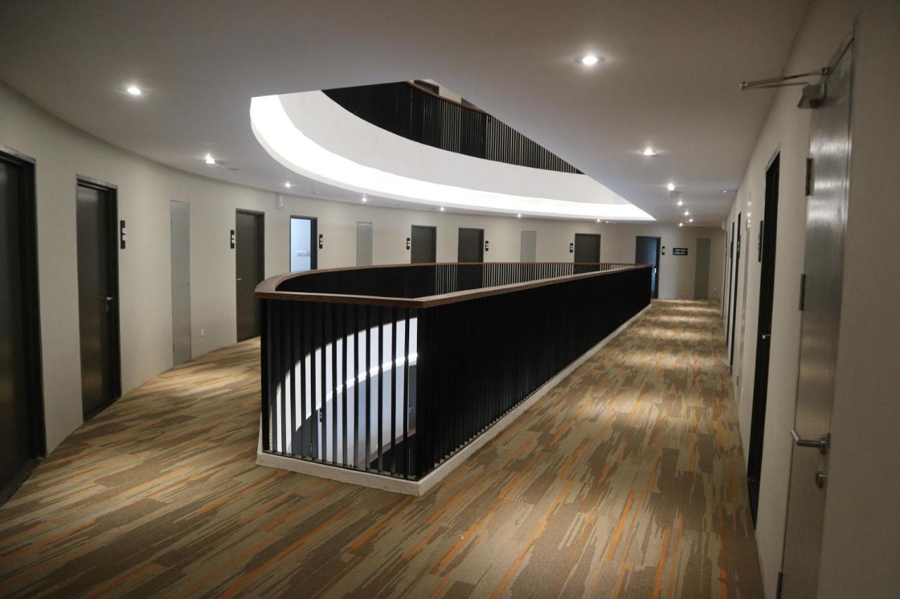 Roxy Hotel Serian Экстерьер фото