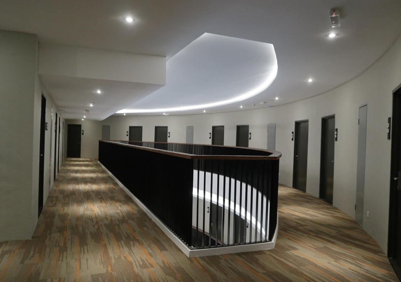 Roxy Hotel Serian Экстерьер фото
